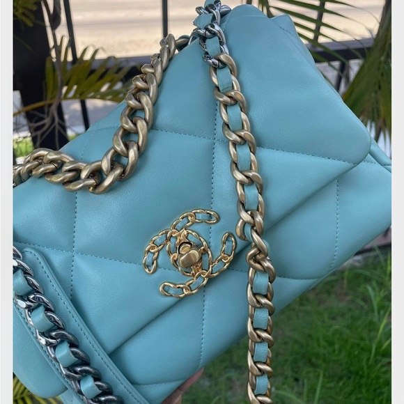 ❌Reserved❌🔥🔥Chanel Tiffany Blue Flap 19 Small Flap - Picture 4 of 16